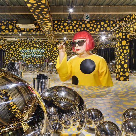 Yayoi Kusama's crazy installations at Louis Vuitton 